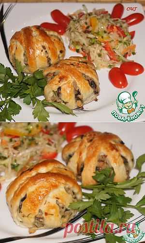 Слоеные клубочки с курицей и грибами - кулинарный рецепт