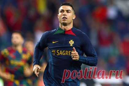 Роналду отреагировал на публикацию о присуждении Месси «Золотого мяча». Португальский нападающий Криштиану Роналду оставил четыре смеющихся смайла под публикацией о присуждении аргентинцу Лионелю Месси восьмого «Золотого мяча». Так футболист отреагировал на пост AStv с комментарием журналиста Томаса Ронсеро, анализирующего церемонию вручения награды.