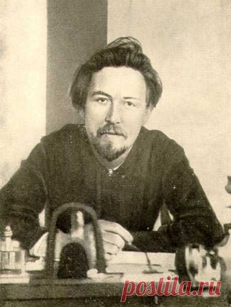 30 Остроумных Высказываний Великого Русского Классика.

Удивительно, но изначально Чехов собирался стать врачом, закончив медицинский факультет в Москве. Именно в студенческие годы состоялся дебют Антона Павловича как писателя, когда он выслал свои первые заметки и очерки в журнал «Стрекоза»