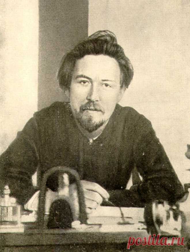 30 Остроумных Высказываний Великого Русского Классика.

Удивительно, но изначально Чехов собирался стать врачом, закончив медицинский факультет в Москве. Именно в студенческие годы состоялся дебют Антона Павловича как писателя, когда он выслал свои первые заметки и очерки в журнал «Стрекоза»