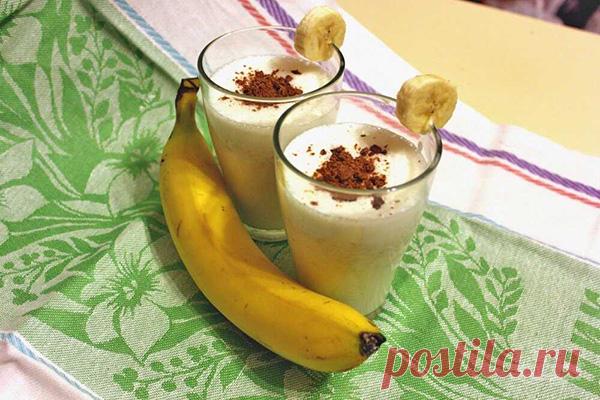 Молочный коктейль с бананом и мороженым - на vse-o-ede-online.ru Молочный коктейль с бананом и мороженым. Это классический и любимый всеми напиток, который сочетает в себе кремовую текстуру, сладкий банановый вкус и освежающую прохладу