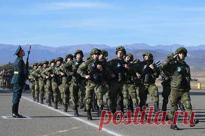 В Госдуме обвинили Азербайджан в устрашении российских миротворцев. Первый заместитель председателя комитета Госдумы по делам СНГ, Евразийской интеграции и связям с соотечественниками Константин Затулин заявил, что удары по расположению российской базы и потеря шестерых военных России — не случайность. Депутат считает, что Баку хочет заставить миротворцев не вмешиваться в ситуацию.