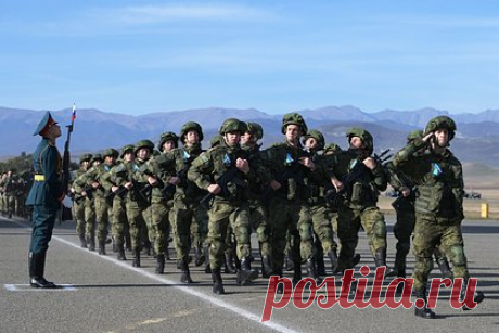В Госдуме обвинили Азербайджан в устрашении российских миротворцев. Первый заместитель председателя комитета Госдумы по делам СНГ, Евразийской интеграции и связям с соотечественниками Константин Затулин заявил, что удары по расположению российской базы и потеря шестерых военных России — не случайность. Депутат считает, что Баку хочет заставить миротворцев не вмешиваться в ситуацию.