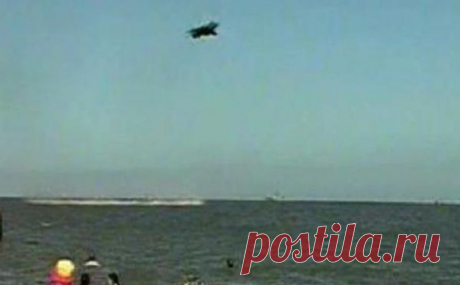 Истребитель F-16 ВВС Дании рухнул в Северное море из-за неполадок в системе шасси, из-за которых нормальная посадка самолета не представлялась возможным.