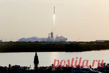 SpaceX запланировала использовать первую ступень Falcon 9 до 20 раз. Первая ступень частично многоразовой тяжелой ракеты Falcon 9 будет запускаться до 20 раз. Об этом пишет ArsTechnica. Издание приводит комментарий вице-президента SpaceX Билла Герстенмайера, согласно которому компания находится в процессе сертификации первой ступени для 20 полетов.