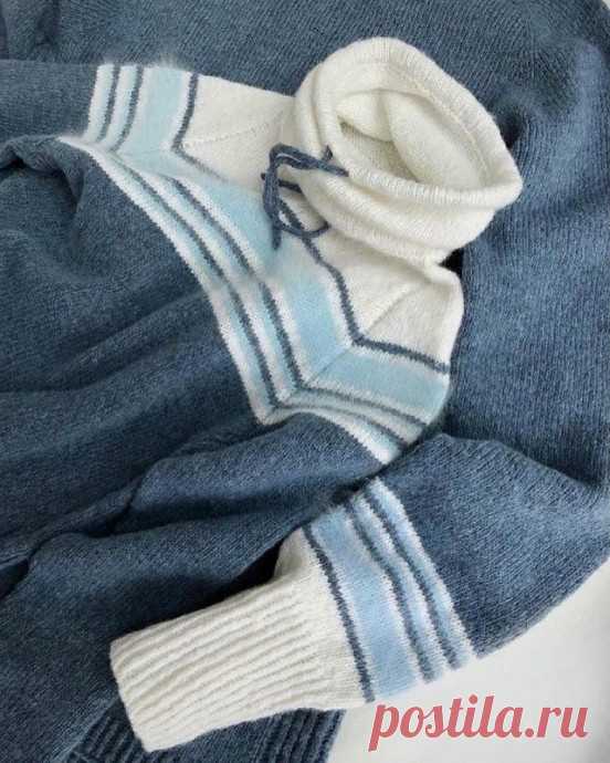 Детская толстовка (худи) Автор iminova_knitКраткое описание.Модель связана из пряжи “New Mill Ultra” 470 м./100 гр.( вспушенный меринос/ па.)Спицы 3., 3,5.Расход на рост 134-140 см. 190-200 гр.Высота ворота- 21 см.Длина регланной линии – 23 см.Ширина – 37 см.Длина по спинке – 58 см.ГОРЛОВИНА – набираю на бросовую...