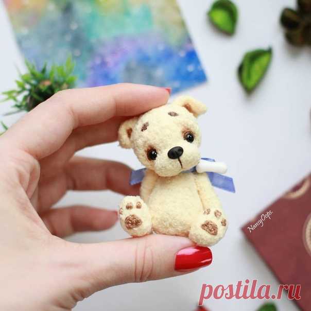Вязаная собачка :) Описание
Автор: Анастасия Кирсанова
источник: https://www.instagram.com/nansyoops/