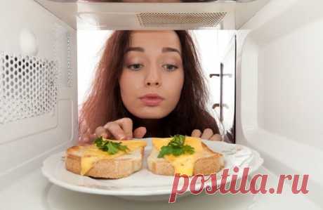 КАКИЕ ПРОДУКТЫ НЕЛЬЗЯ РАЗОГРЕВАТЬ В МИКРОВОЛНОВКЕ