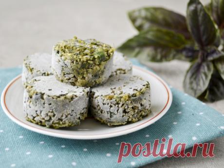 Соус песто на зиму из базилика (классический) — рецепт с фото Обожаю соус песто. И не важно из чего он сделан: из рукколы или из зеленого базилика...

Этот вкуснейший соус будет прекрасным дополнением к спагетти, супам, салатам или просто на кусочек хлеба.