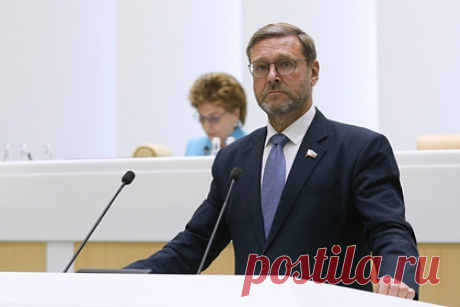 В Совфеде назвали политическим двуличием позицию Госдепа по убийству Дугиной. Вице-спикер Совфеда Константин Косачев назвал образцом политического двуличия позицию Госдепа США по убийству журналистки и политолога Дарьи Дугиной. «Образец словесной казуистики, политического двуличия и человеческого цинизма», — прокомментировал он заявление Госдепа.