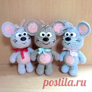 Мышик амигуруми. Схемы и описания для вязания игрушек крючком! Бесплатный мастер-класс от Наталии Лобзовой по вязанию маленькой мышки по имени Мышик. Высота вязаной крючком игрушки примерно 13 см вместе с ушками…