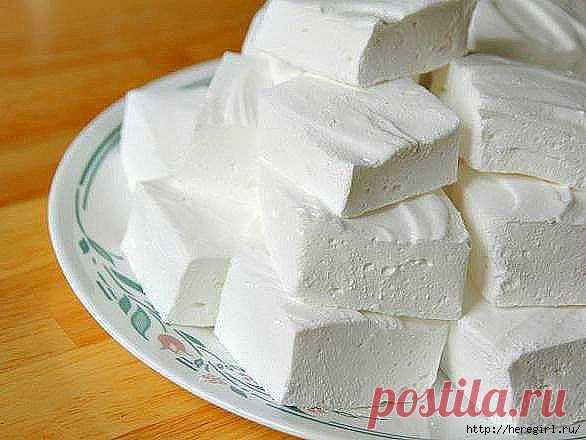 ДОМАШНИЙ ЗЕФИР. 
Какие продукты понадобятся:
- кефир - 1 л;
- сметана нежирная - 3/4 стакана;
- сахар - 1 стакан;
- желатин - 2 ст. л;
- вода - 2 стакана;
- ванильный сахар - 1/2 пакетика.