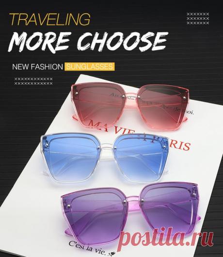 Солнцезащитные розовые очки-трапеции с дымчатой линзой-накладкой за 198 грн. | Шафа