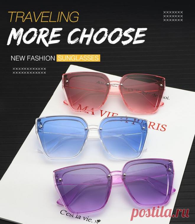 Солнцезащитные розовые очки-трапеции с дымчатой линзой-накладкой за 198 грн. | Шафа