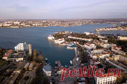 На Украине взяли ответственность за атаку на Севастополь. Украинские силы безопасности и обороны продолжают «плановую работу» по российским военным объектам. Об этом заявил представитель Главного управления разведки Министерства обороны Украины Андрей Юсов. По его словам, в качестве целей в Киеве рассматривают, в частности, военные объекты в Крыму.