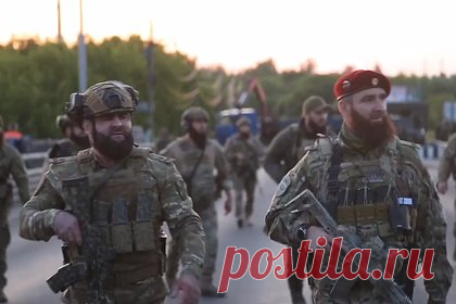 Для защиты Москвы направили тысячи бойцов Росгвардии из Чечни. Для обеспечения безопасности Москвы в столице заняли позиции три тысячи бойцов Росгвардии из Чеченской Республики. Об этом сообщает телерадиокомпания «Грозный» в Telegram. Бойцы несут службу на подступах к столице.