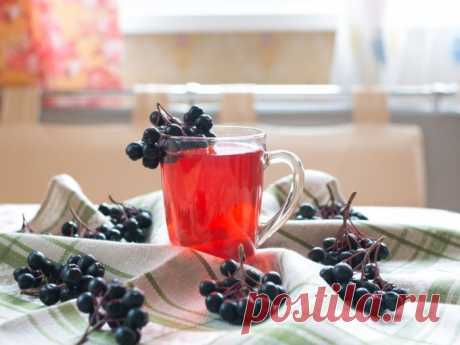 Компот из яблок и черноплодной рябины