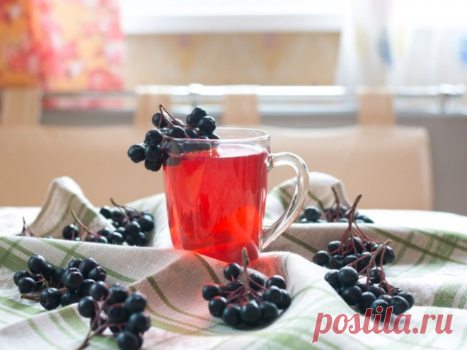 Компот из яблок и черноплодной рябины