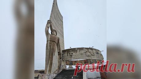 Ленобласть помогла отреставрировать памятник в Улан-Баторе. В сентябре на холме Зайсан-Толгой в Монголии откроется восстановленный при поддержке Ленинградской области мемориальный комплекс в честь победы советских и монгольских войск над японскими милитаристами на реке Халхин-Гол, сообщает ...