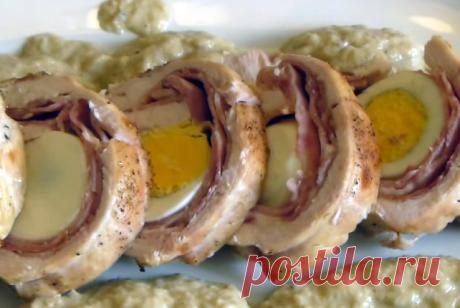 Куриный рулет с яйцом - простое и оригинальное блюдо