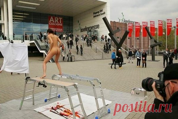 А кто еще не видел работы художницы которая выперлась надысь в Кёльне • Политика и экономика • For-UA - Форум всея Великия и Малыя и Белыя России
МАРАЗМ...