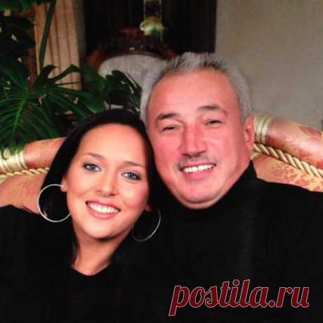 Золотая молодежь: каким знаменитостям посчастливилось родиться в богатых семьях