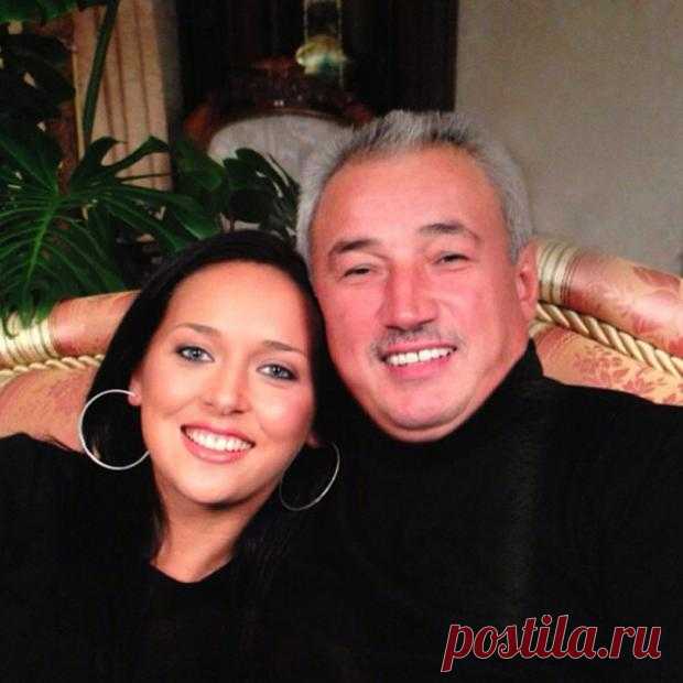 Золотая молодежь: каким знаменитостям посчастливилось родиться в богатых семьях