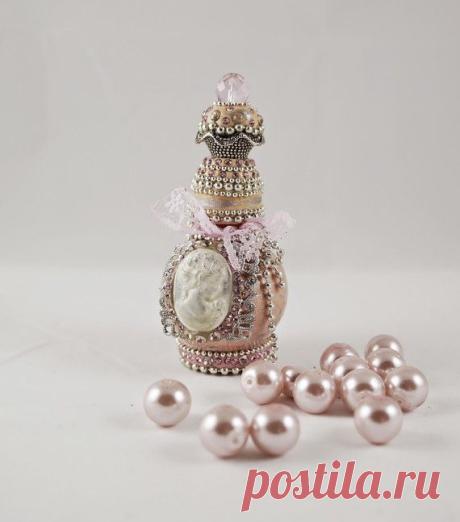 vintage pink altered bottle decorated bottle by Fantazzihandmade