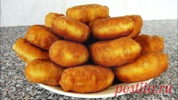 У нас дома, такие пирожки не успевают остыть — их сметают с тарелки!

Вкуснятина!!! Бабушка научила..

Тесто:

1. Мука — 900 гр
2. Кефир — 500 мл
3. Сахар — 2 ст. ложки
4. Соль — 1 ч. ложка
5. Яйцо куриное — 2 шт
6. Маргарин растопленный — 100 гр
7. Сухие дрожжи — 9 гр
8. Масло для жарки

Начинка:
1 Вариант: Картофельное пюре + жареный лук + соль, перец

2 Вариант: Жареная капуста + лук, укроп + 2 ст.ложки томатного сока + соль, перец.

Как приготовить вкусные пирожки:

Ке...