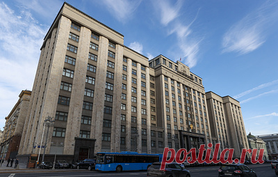 Госдума одобрила "пятый антимонопольный пакет", регулирующий цифровые платформы. Закон распространяет запрет на злоупотребление доминирующим положением на цифровые платформы и агрегаторы, если те оказывают существенное влияние на смежные рынки, а их выручка за последний календарный год превышает 2 млрд рублей