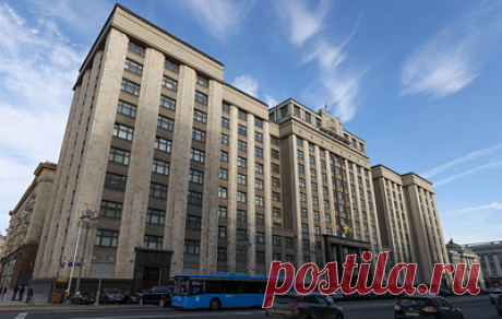 Госдума одобрила &quot;пятый антимонопольный пакет&quot;, регулирующий цифровые платформы. Закон распространяет запрет на злоупотребление доминирующим положением на цифровые платформы и агрегаторы, если те оказывают существенное влияние на смежные рынки, а их выручка за последний календарный год превышает 2 млрд рублей