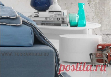 У нас Вы найдёте прекрасные итальянские кровати из кожи, ткани и меха, модную и удобную мягкую мебель, диваны, кресла и пуфы, мебель для ванных комнат, уникальные столы со столешницами из лавового камня, стулья, мебель для спальни, гостиные, горки и шкафы, кухни и аксессуары.