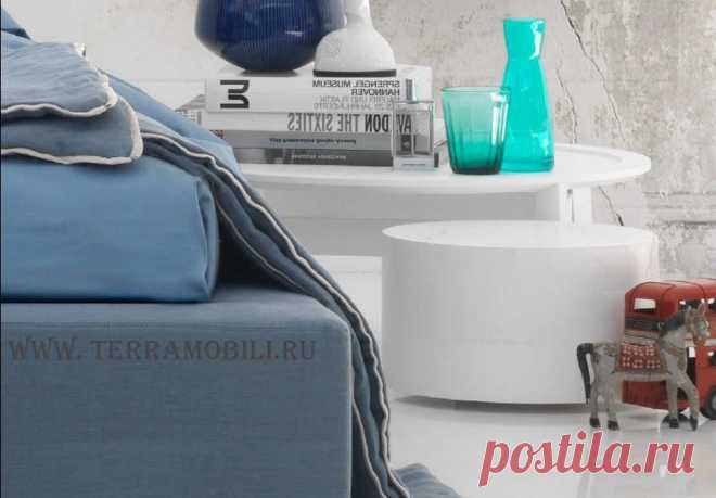 У нас Вы найдёте прекрасные итальянские кровати из кожи, ткани и меха, модную и удобную мягкую мебель, диваны, кресла и пуфы, мебель для ванных комнат, уникальные столы со столешницами из лавового камня, стулья, мебель для спальни, гостиные, горки и шкафы, кухни и аксессуары.