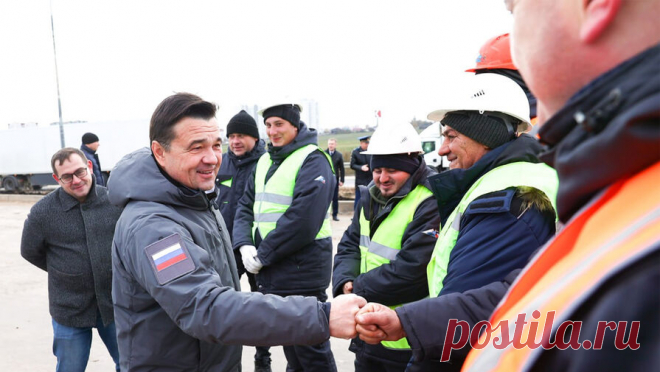 Андрей Воробьев проверил работу развязки на Дмитровском шоссе. Движение по развязке на Дмитровском шоссе запустили на год раньше срока. Она обеспечивает прямой выезд на Северный обход Лобни со стороны Москвы и в сторону Дмитрова. Губернатор Московской области Андрей Воробьев проверил работу развязки и ...