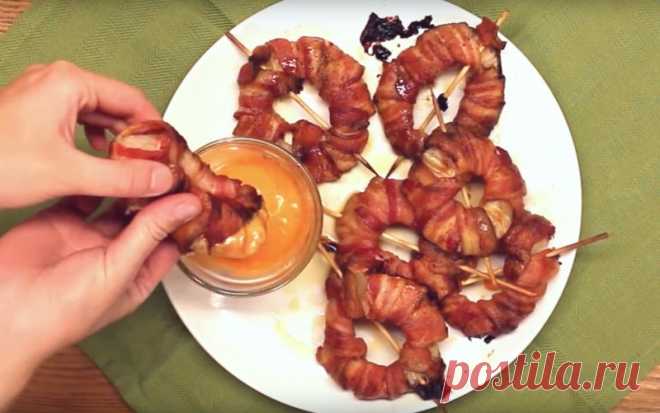 Луковые кольца с беконом - настоящий праздник для вкусовых рецепторов! | Четыре вкуса