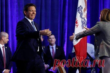 Трамп назвал главного конкурента на выборах президента США. Экс-президент США Дональд Трамп рассказал, что считает однопартийца губернатора штата Флорида Рона Десантиса основным соперником в выдвижении кандидата в президенты от Республиканской партии в 2024 году. «Я бы сказал, возможно, да, но вы никогда не знаете, что произойдет», — отметил он.