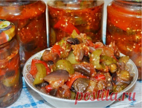 Закуска из баклажанов и перцев

баклажаны – 3 штуки;
сладкий перец – 3 штуки;
репчатый лук – 3 штуки;
томаты – 3 штуки;
уксус столовый  на 9% - 1 столовая ложка;
сахарный песок – 1 столовая ложка без горки;
соль – чайная ложка с маленькой горочкой;
растительное масло  - 70 мл.

Рецепт приготовления:

Первое, что нужно будет сделать, это перемыть овощи. После чего вам надо будет взять и баклажаны порезать кружками по 1 сантиметру в ширину.  Дальше надо будет помыть помидоры...