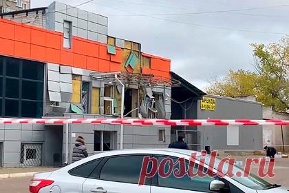 После взрыва в торговом центре российского города возбуждено уголовное дело. Следственный комитет России (СКР) продолжит расследование уголовного дела, возбужденного МВД после взрыва в торговом центре «Атлас» города Павловск Воронежской области. Дело передано из полиции по инициативе СКР в связи с большим общественным резонансом. Расследование ведется по двум статьям УК РФ.