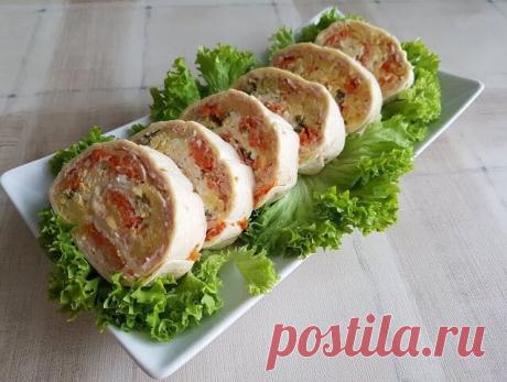 Обалденный рулет "Оливье"

Надо взять:

- Вареная колбаса – 100 грамм
- Картофель – 2 шт
- Яйца куриные – 2 шт
- Огурцы маринованные – 2 шт
- Морковь средняя – 1 шт
- Тонкий лаваш – 1 шт
- Плавленый сыр – 2 ст.л.
- Майонез – 1-2 ст.л.


Приготовление:

Очистите и отварите овощи.Расстелите лаваш на столе.Смажьте лаваш плавленым сыром.Колбасу натрите на терке.На лаваш выложите слой колбасы, затем слой отваренной тертой моркови.Затем слой тертого вареного картофеля.И слой изм...