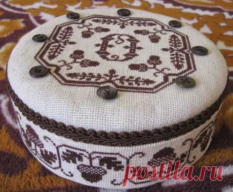 Шкатулка с вышивкой из жестяной коробки -  МК