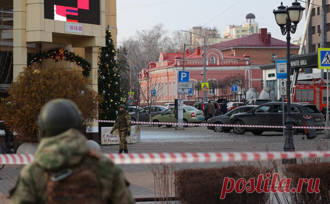 ООН назвала удар по Белгороду нарушением гуманитарного права. В офисе генсека ООН назвали неприемлемым нападение на мирных жителей и гражданскую инфраструктуру; госдеп США ранее заявил, что не поощряет подобных атак. Россия запросила заседание СБ ООН в связи с ударом по Белгороду
