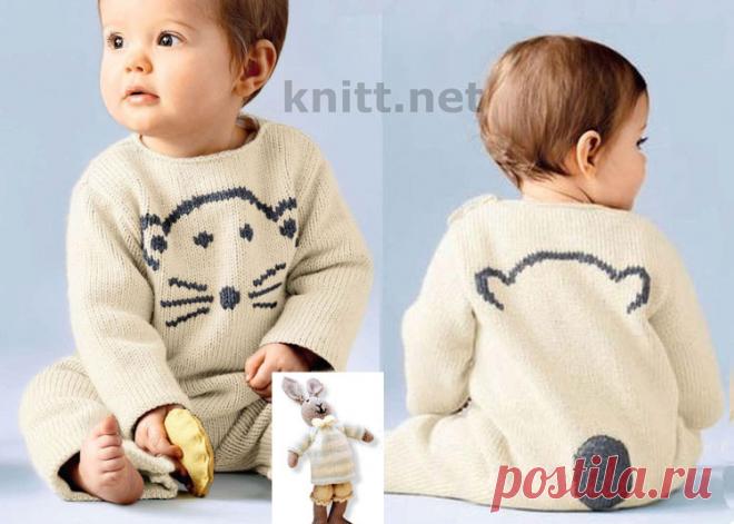 Вязаный детский комбинезон с вышивкой Вязаный детский комбинезон с вышивкой. Этот забавный комбинезон с очень симпатичной вышивкой спереди и сзади связан сразу на размер больше.