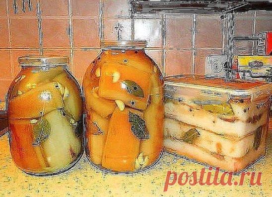 Предлагаю Вам приготовить самое вкусное сало. Советую взять на заметку этот простой и доступный рецепт вкусного сала, которых Вы легко сможете приготовить к ужину или на закуску. 
Попробуйте — не пожалеете! Закусочка получается невероятно вкусная, сметают влёт.
Ингредиенты:
• сало
• вода — 1 литр
• поваренная соль — 1 стакан
• лавровый лист — 3-4 штуки
• перец горошком — по вкусу
• репчатый лук — 1 штука
• чеснок — 3-4 зубчика
• черный молотый перец.
Как приготовить вкусное сало:
Складываем с