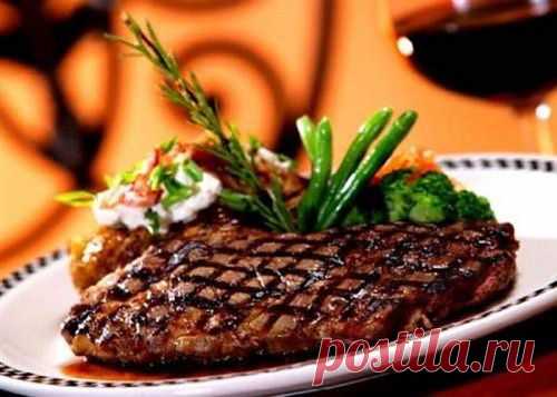 Мясной стейк: 6 праздничных рецептов / Простые рецепты