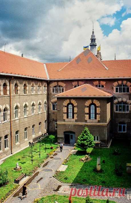 Двор Ратушы в Мукачево (Закарпатье Украины), фото: Александр Гудак