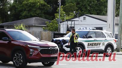 Во Флориде самолёт совершил аварийную посадку на шоссе и повредил автомобиль. Легкомоторный самолёт Beechcraft 55 врезался в поток машин на межштатной автомагистрали I-95 во Флориде во время попытки аварийной посадки. Читать далее