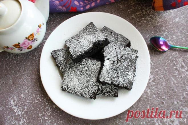 Влажный шоколадный пирог по-гречески Влажный шоколадный пирог по-гречески порадует своим вкусом всех любителей шоколадных десертов. Пирог действительно получается влажный, нежный, в меру сладкий, с приятной горчинкой. Готовится такой пирог просто и быстро. Время выпекания будет зависеть от размера вашей формы или противня. Если вы хотите тонкий пирог, то возьмите противень и пирог будет выпекаться очень быстро. Если вы хотите более высокий пирог, то нужно взять маленькую ф...