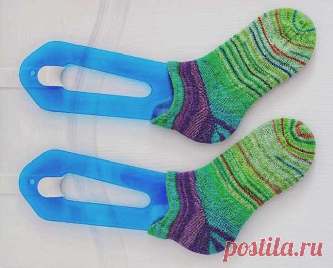 Бесплатное описание для вязания коротких носков May Day Socks | Хамелеоша