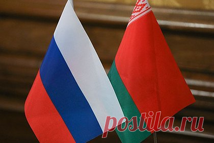 Размещение ядерного оружия России в Белоруссии назвали предупреждением Западу. Бывший глава МИД Югославии Живадин Йованович назвал размещение российского ядерного оружия в Белоруссии ответом и предупреждением Западу на вмешательство в конфликт на Украине. Он напомнил, что договор Москвы и Минска последовал после заявления Великобритании о поставках Киеву снарядов с обедненным ураном.