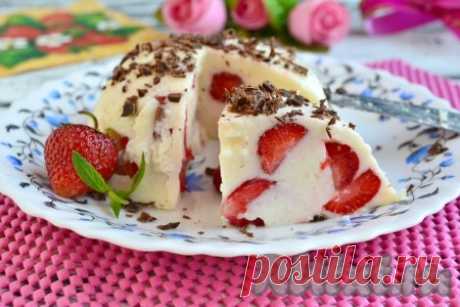 Сметанное желе с клубникой. Десерт получается необычайно вкусным, ароматным, нежным, не приторно сладким, ярким и красивым.